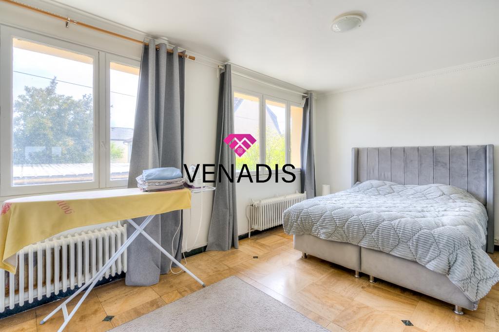 Immeuble à Villepinte — photo 2